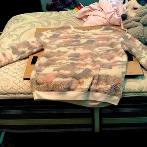 Como fuzzy sweat shirt